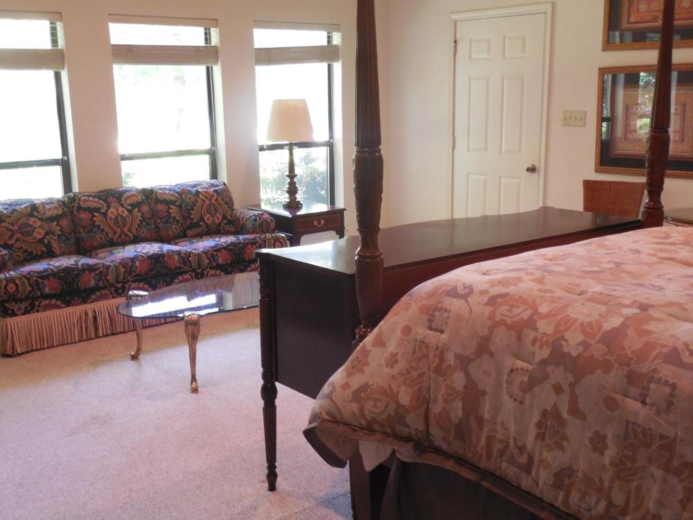 Queen Suite interior
